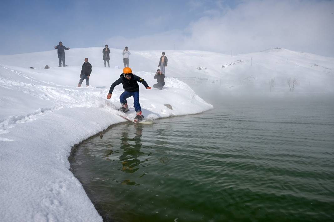 Türkiye'nin Bu Kentinde Hem Kayak Hem Termal Havuz Keyfi İç İçe Yaşanıyor! Kış Tatili Arayanların İlgisini Çekecek Güzellikte 1